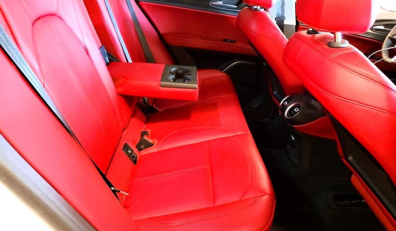 
								Alfa Romeo Stelvio full									