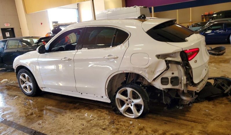 
								Alfa Romeo Stelvio full									