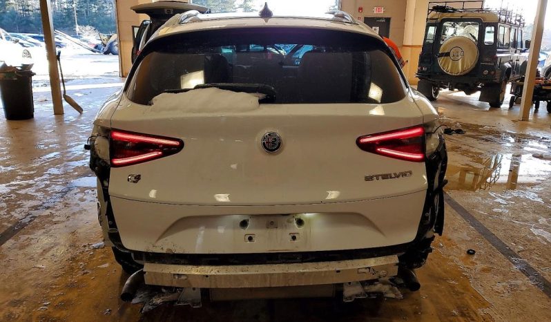 
								Alfa Romeo Stelvio full									