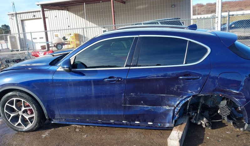 
								Alfa Romeo Stelvio full									