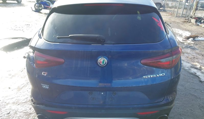 
								Alfa Romeo Stelvio full									