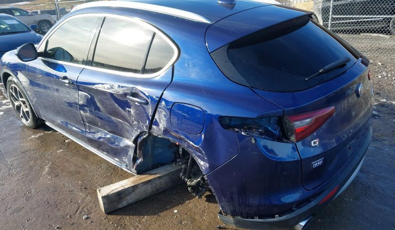 
								Alfa Romeo Stelvio full									