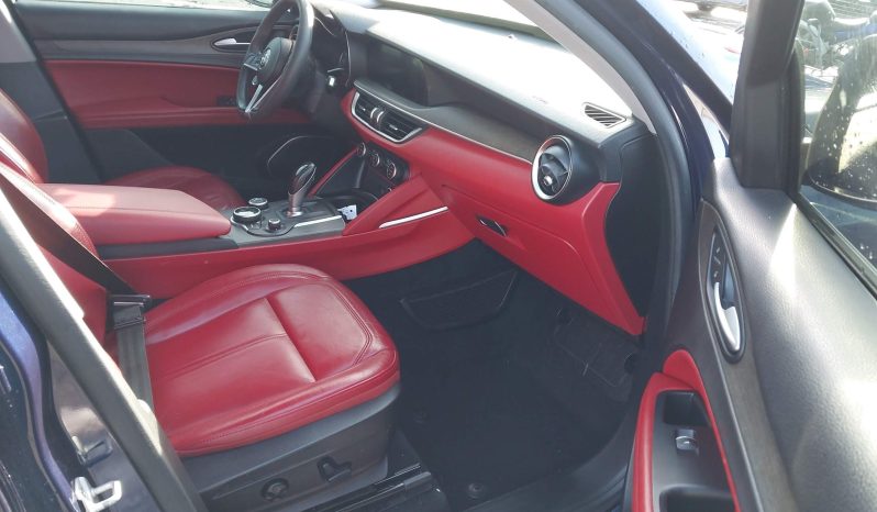 
								Alfa Romeo Stelvio full									