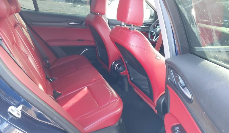 
								Alfa Romeo Stelvio full									