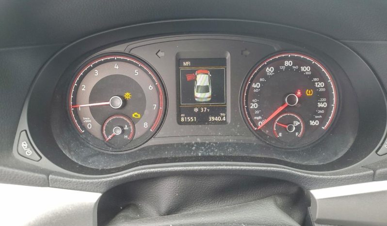 
								Volkswagen Passat full									