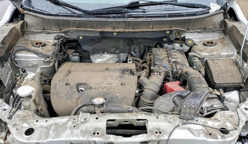 
								Mitsubishi Outlander full									