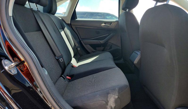 
								Volkswagen Jetta full									