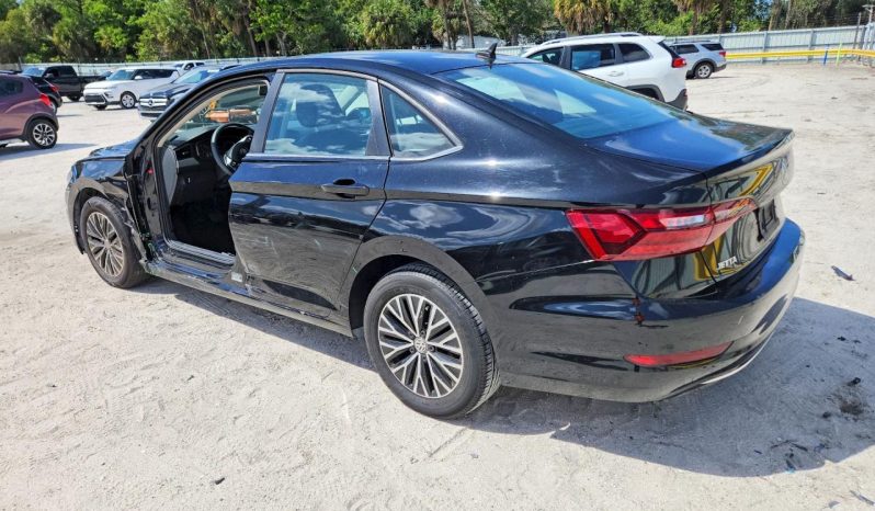 
								Volkswagen Jetta full									