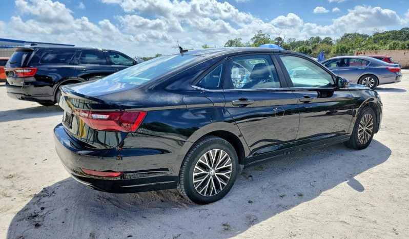 
								Volkswagen Jetta full									