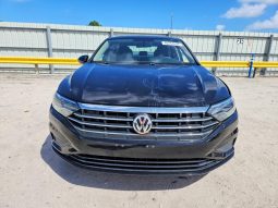 
										Volkswagen Jetta full									