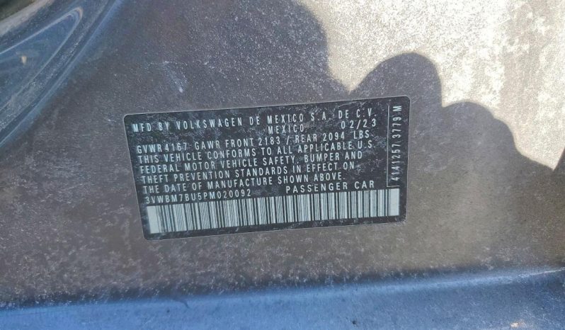 
								Volkswagen Jetta full									