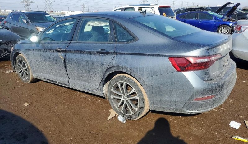 
								Volkswagen Jetta full									