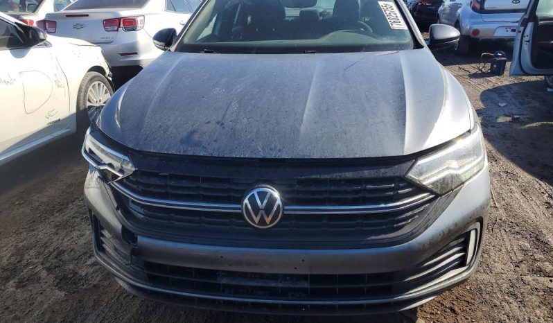 
								Volkswagen Jetta full									