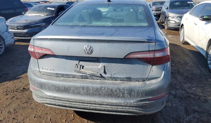 
								Volkswagen Jetta full									