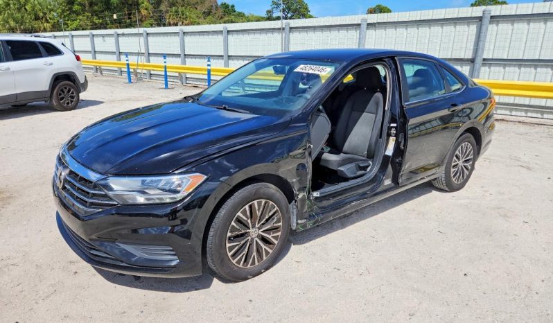 
								Volkswagen Jetta full									