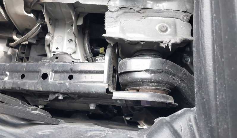 
								Toyota Camry Hybrid full									