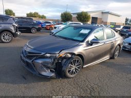 
										Toyota Camry Hybrid full									