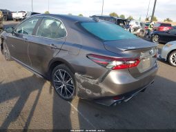 
										Toyota Camry Hybrid full									