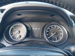 
										Toyota Camry Hybrid full									