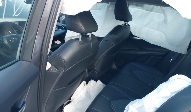 
								Toyota Camry Hybrid full									