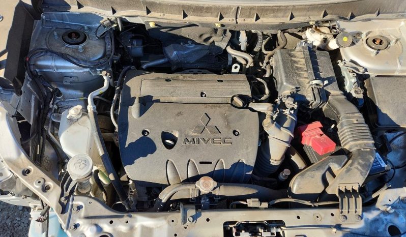 
								Mitsubishi Outlander Sport full									