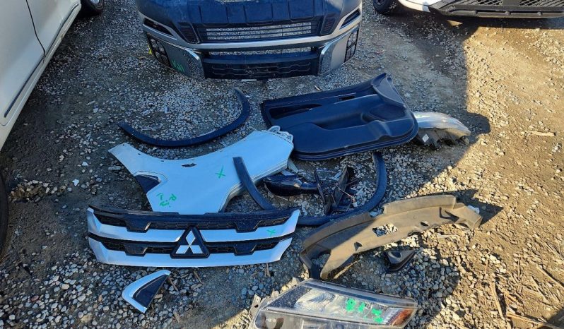 
								Mitsubishi Outlander Sport full									