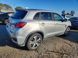 
										Mitsubishi Outlander Sport full									