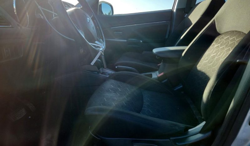 
								Mitsubishi Outlander Sport full									