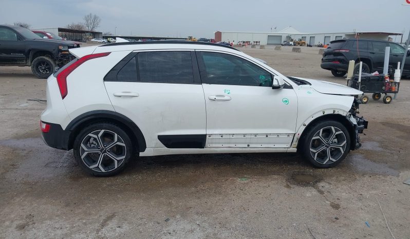
								KIA Niro full									
