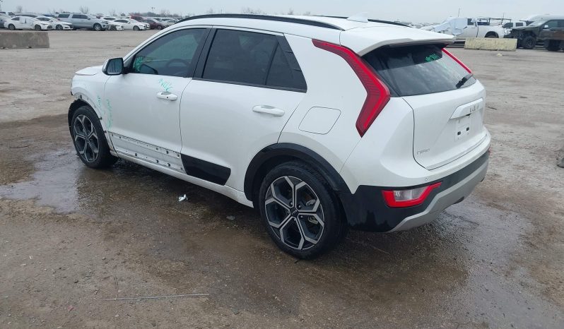 
								KIA Niro full									