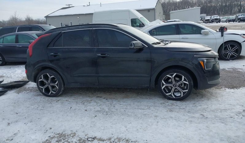 
								KIA Niro full									