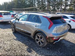 
										KIA Niro full									