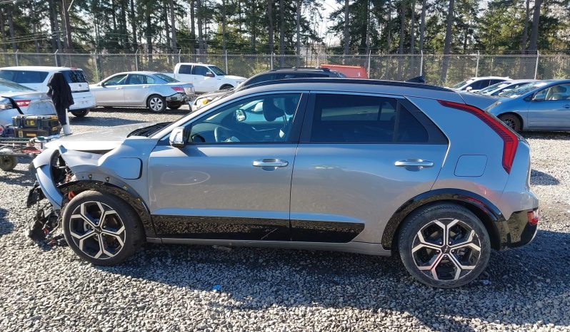 
								KIA Niro full									