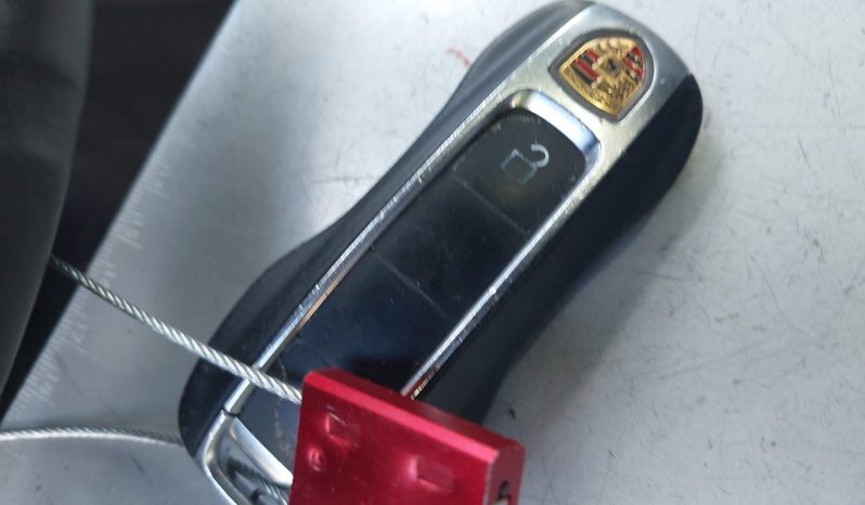 
								Porsche Cayenne Coupe full									