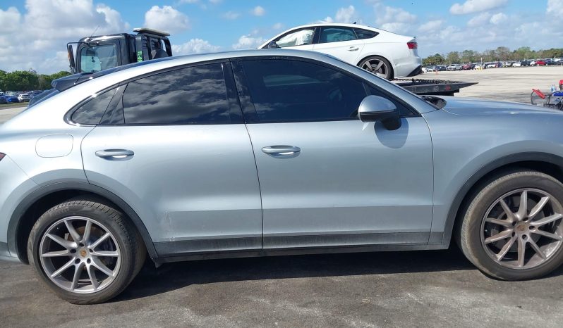 
								Porsche Cayenne Coupe full									