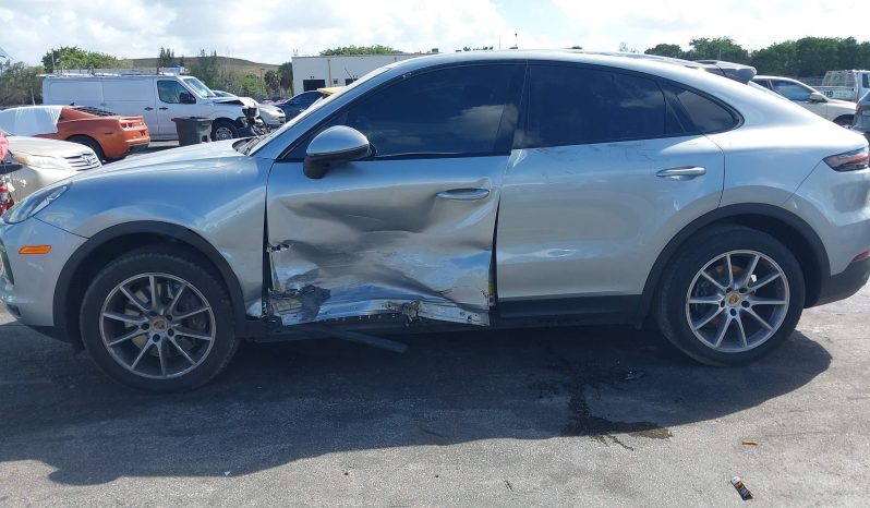 
								Porsche Cayenne Coupe full									