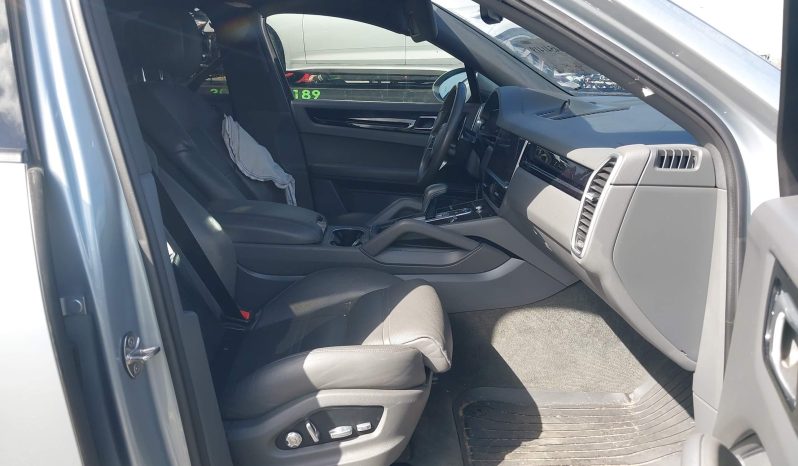 
								Porsche Cayenne Coupe full									