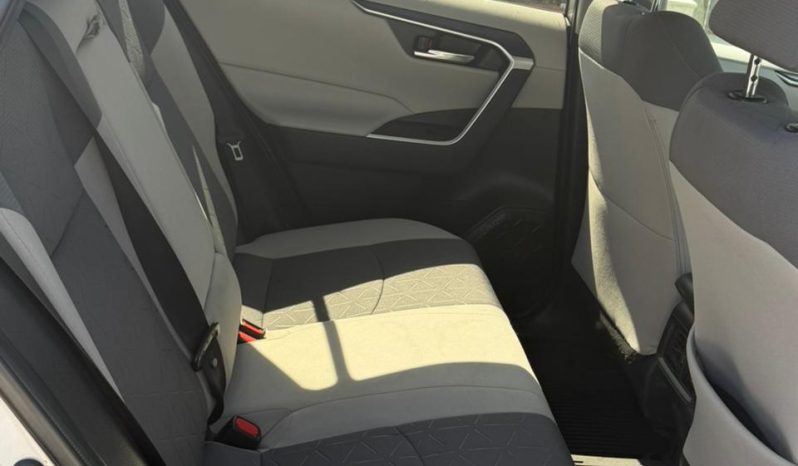 
								2021 Toyota RAV4, Xle full									