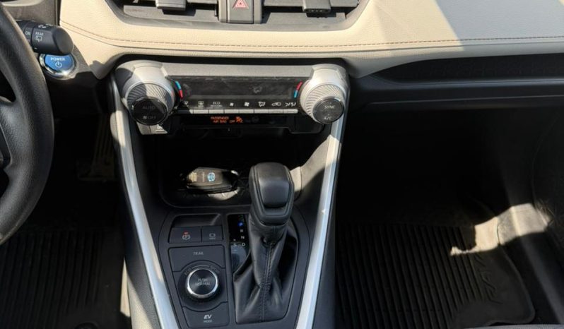 
								2021 Toyota RAV4, Xle full									