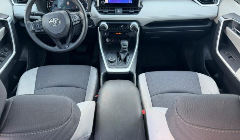 
								2023 Toyota RAV4, Xle full									