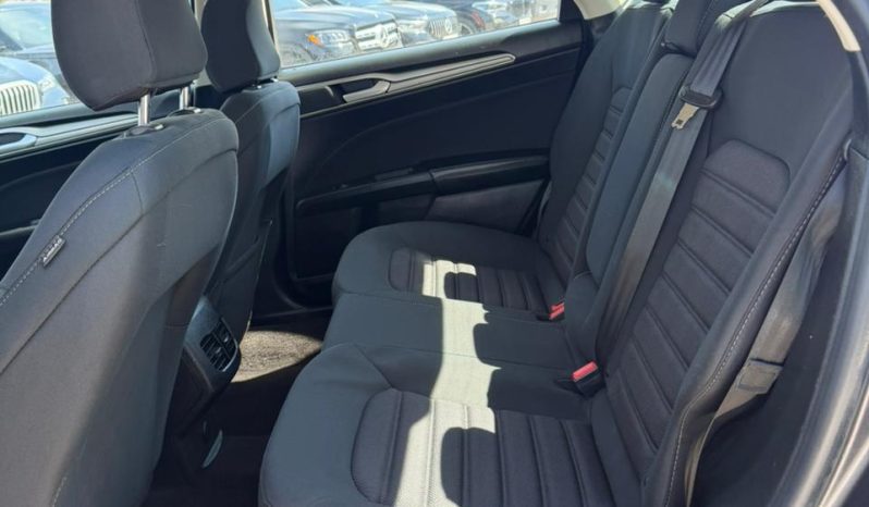 
								2020 Ford Fusion, SE full									