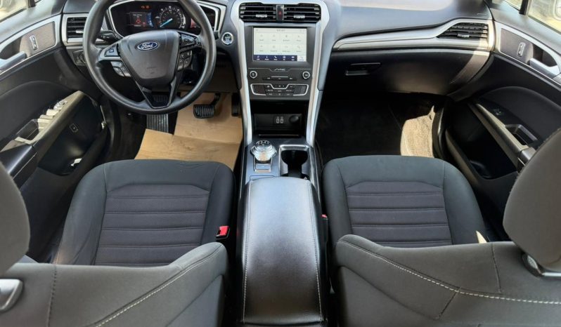 
								2020 Ford Fusion, SE full									