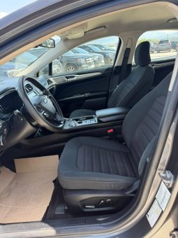 
										2020 Ford Fusion, SE full									