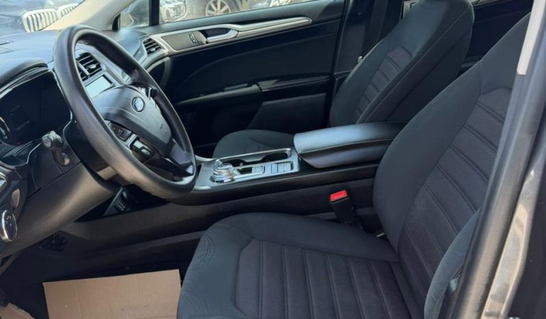 
								2020 Ford Fusion, SE full									