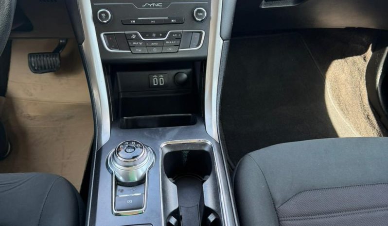 
								2020 Ford Fusion, SE full									