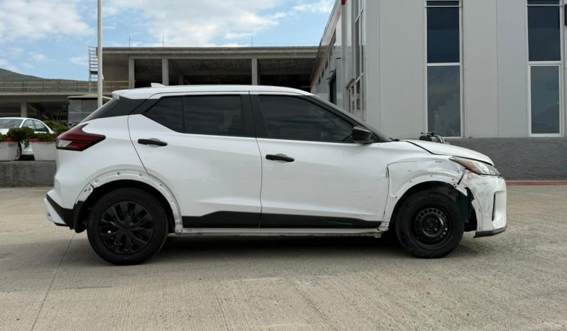 
								Nissan Kicks full									
