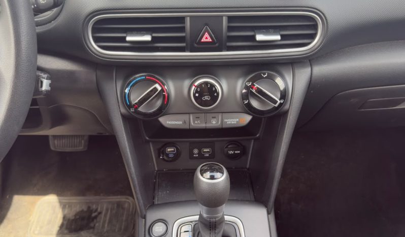 
								Hyundai Kona full									
