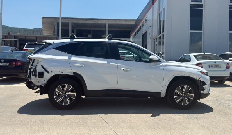 
								Hyundai Tucson HYBRID full									