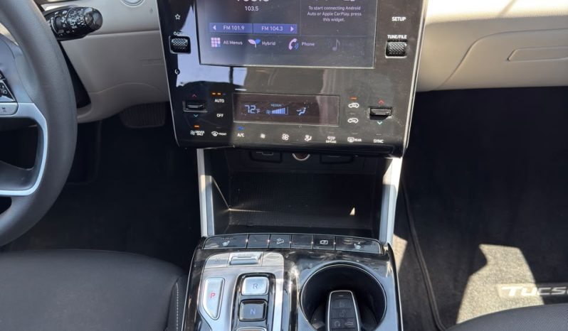 
								Hyundai Tucson HYBRID full									