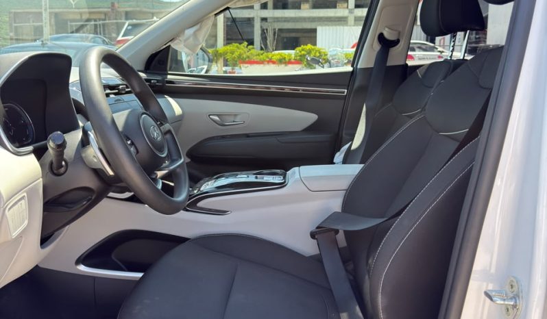 
								Hyundai Tucson HYBRID full									